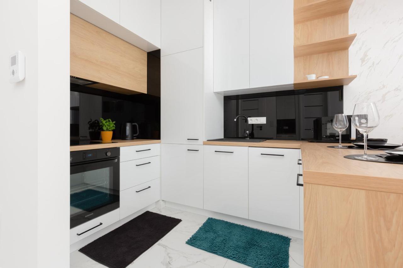 Warsaw Kotsisa Apartments With Parking By Noclegi Renters Varsóvia Exterior foto