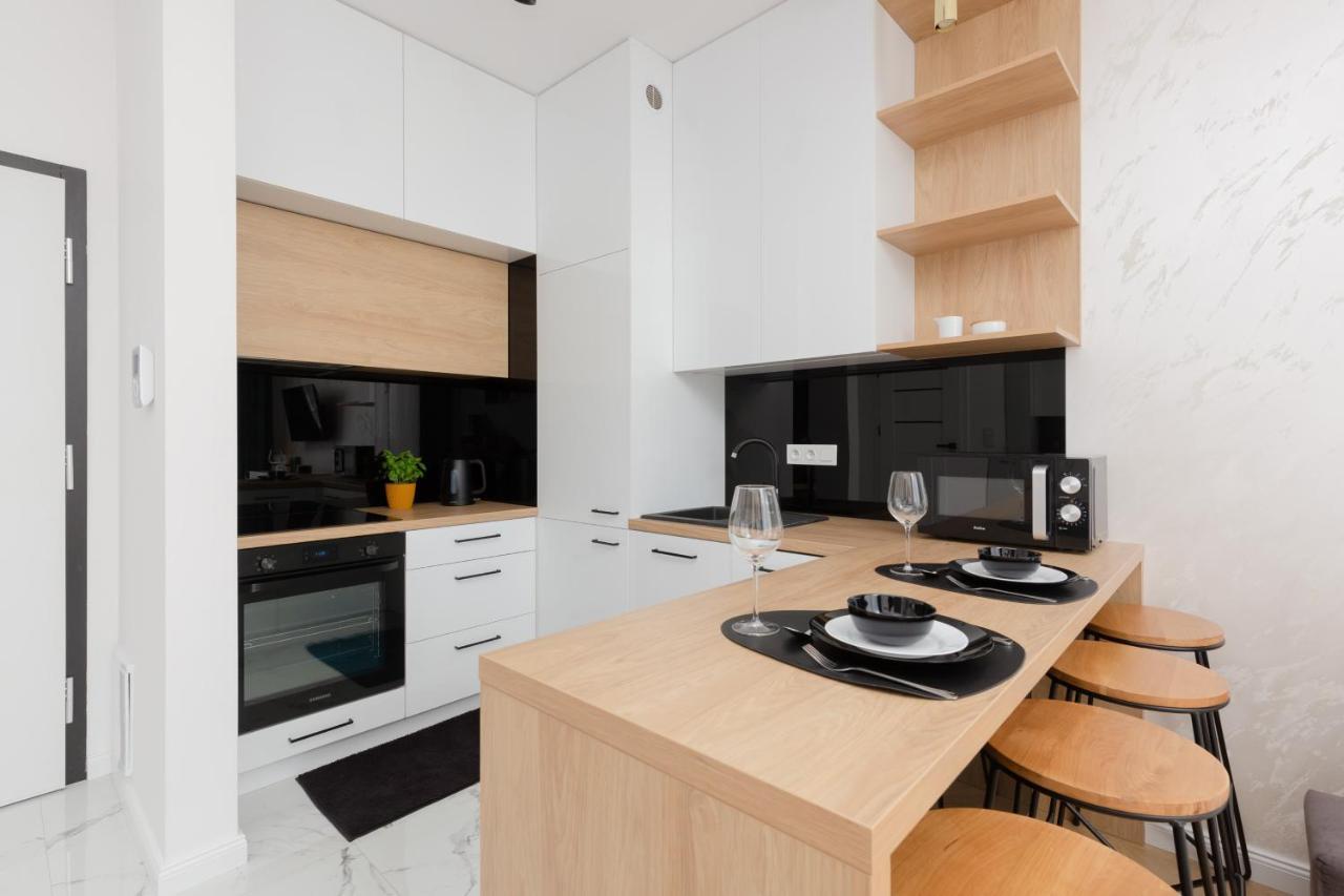 Warsaw Kotsisa Apartments With Parking By Noclegi Renters Varsóvia Exterior foto