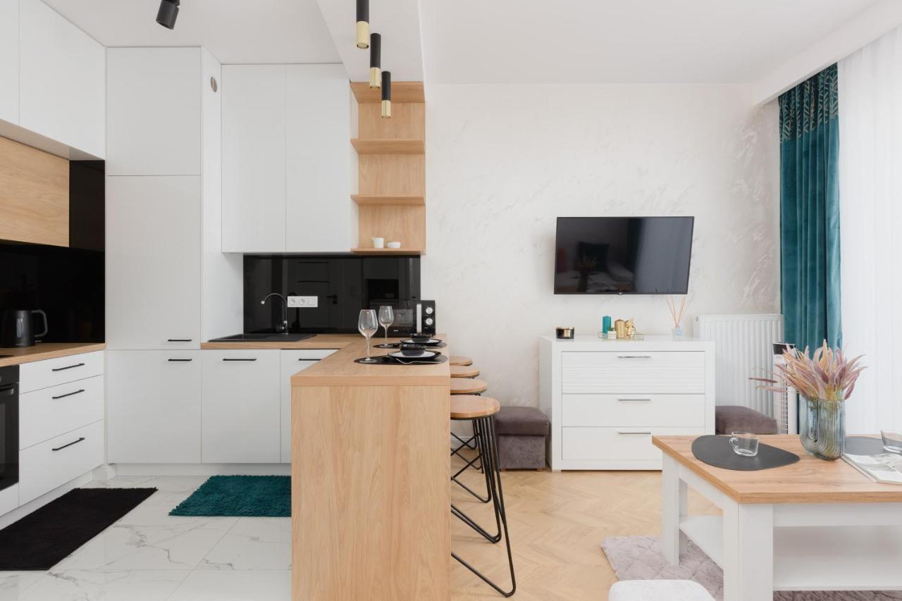 Warsaw Kotsisa Apartments With Parking By Noclegi Renters Varsóvia Exterior foto