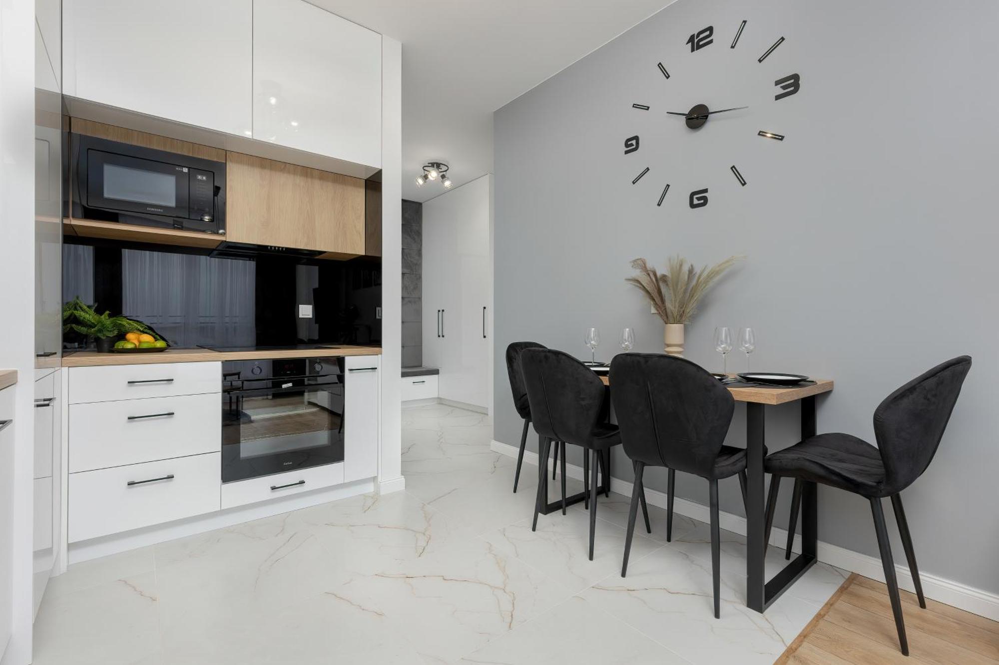 Warsaw Kotsisa Apartments With Parking By Noclegi Renters Varsóvia Exterior foto